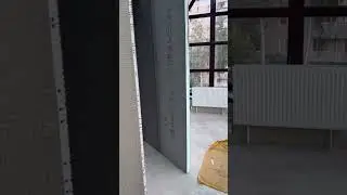 Клеим гибкую керамику PHOMI на стенды в центральном шоу руме 😎