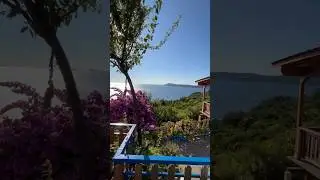 Невероятный вид из кафе на острове Бююкада в Турции
