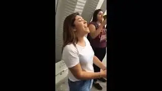 Mexican girl sings exactly the same as Ariana Grande!