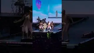 Mon bailando en Buenos Aires - Mon Laferte Argentina 2024 Autopoiética Tour