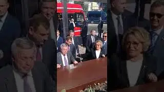 Матвиенко общается с таганрожцами