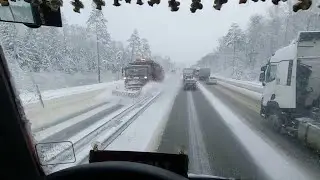 Снега навалило поколенно,Фуры прилипают на подъемах! (09.12.2021)