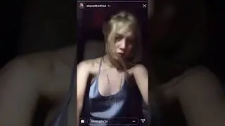 ALEYNA TİLKİ MEME UCU GÖZÜKÜYOR SÜTYENSİ̇Z