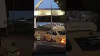 Люди, пропускайте таксистов! Они работают!