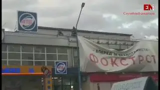 В Энергодаре ветер срывает рекламу
