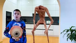 Огромный Глазоголовый ворвался в дом Huge eyehead burst into the house