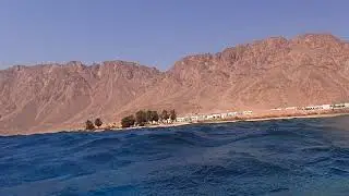 Волны  у отеля Happy Life Village Dahab