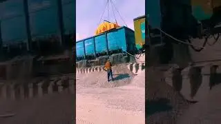 ВЫГРУЗКА щебня из ЖД ПОЛУВАГОНА Накладной ВИБРОМАШИНОЙ.