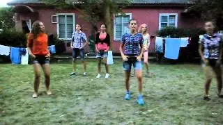 танец в исполнении команды 