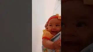 bayi suka bercanda. baby happy