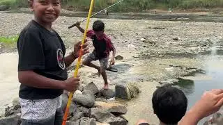KEMBALI KE BANTARAN MELIHAT ORANG MANCING