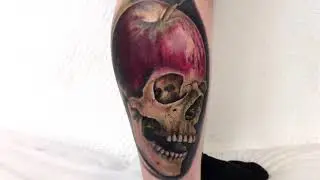 Мужская цветная татуировка в стиле хоррор реализм «череп и яблоко» | colored tattoo skull and apple