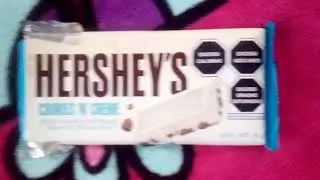 Comiendo chocolate🤤😍😋🍫