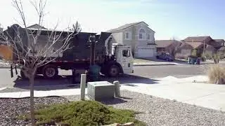 Мусоровоз в Америке, штат Нью-Мексико. Amerika, New Mexico Çöp kamyonu. Garbage truck in America.