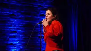 Virginie Fortin - Le chandail rouge