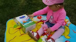 Diana unpacks a new toy PEPPA PIG We play on the street with a new toy from the cartoon