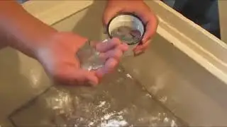 Мужик пьёт ртуть