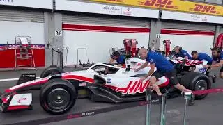 Pit Crew Members Pushing the F1 Cars #formula1 #racecar #pitstop