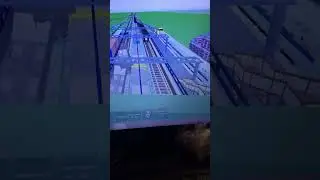 Электровоз пролетает станцию