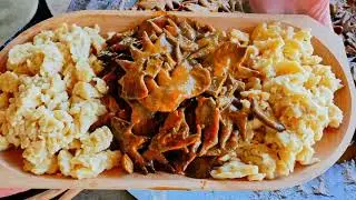 Polgi főz: vörösboros-gombás, kakastaréj pörkölt.