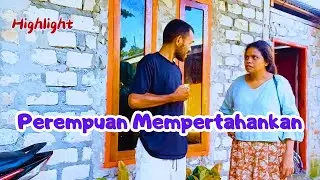Perempuan mempertahankan