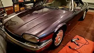 1996 Jaguar XJS,  wrapping in grey and pearl white.