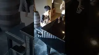PLAY RONDO ALLA TURCA IN THE HOTEL LOBBY.