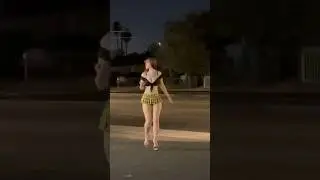 304 caminando sola