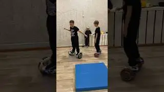 Гонки на гироскутерах кто кого обгонит челлендж 😜