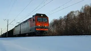 Электровоз 2ЭС6-1091 с грузовым поездом; станция Обь