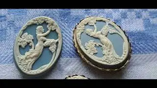 КАМЕЯ В ГОЛУБОМ. Винтажные броши из частной коллекции.
