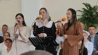«Сьогодні у церкві воістину наче на свято» група сестри