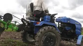 Копаем картошку с напарничком.