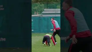 Финтом поставил защитника на колени 😬