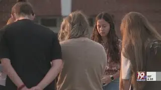 Students Hold Prayer Circle for Injured Athlete | September 26, 2023 | News 19 at 6 p.m.