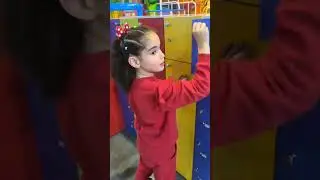 Elif Sinem can't find her shoes 