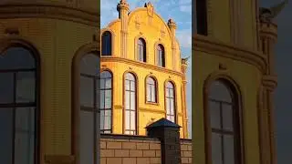 Чьи это дома?)