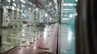 12061 Rani Kamlapati Jabalpur Jan Shatabdi Express arriving Madan Mahal