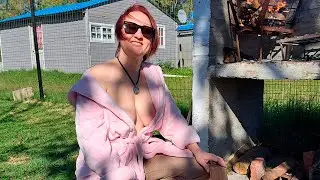 How I light the grill. Mila Nudist. BBQ