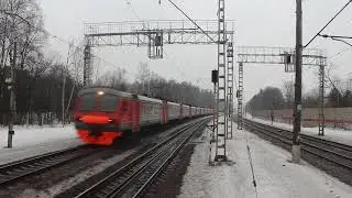Электричка "Москва - Сергиев Посад" в Челюскинском - ЭД4М-0226 зимним днем