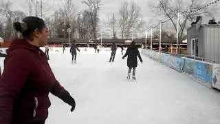 Зима. Радуемся катанию на катке.