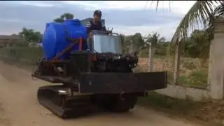 ពិតជាមិនធម្មតាមែន យកម៉ាសីុនច្រូតស្រូវរបស់Kubotaមកច្នៃសម្រាប់ដឹកទឹក