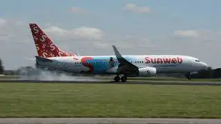 Boeing 737  SUN WEB  landing