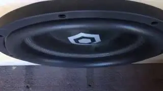 Jeep Pounding 2016 Soundqubed HDS 12 on a Planet Audio Big Bang 2400.1