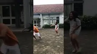 Serunya bermain Gembatan.. permainan jadul yang hampir punah.. padahal seru banget.. 😁😆