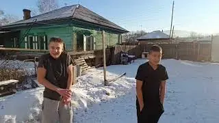 КРАСНОЯРСК.Закаливание детей. Хождение босиком по снегу. Обливание холодной водой.