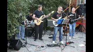 Концерт в «Тихом дворике». Видео: Олег Сойнов. Троицк.