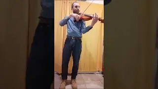 Instructor Nico Ciani performing viola!