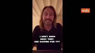 Bob Sinclair disperato dopo serata a Mykonos: Suonavo con la gente immobile, tutti al cellulare