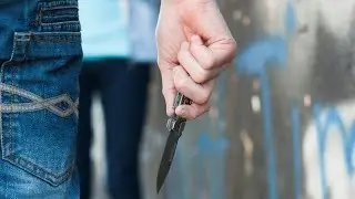 Bakıda 17 yaşlı oğlan qız üstündə bıçaqlandı